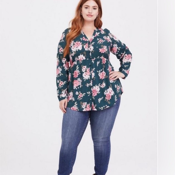 TORRID Emma Babydoll Challis Button Front Green Tunic Floral Size 2 - Picture 2 of 7